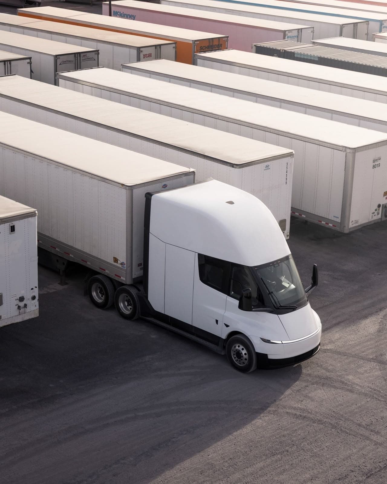 Demi Truck thumbnail 5